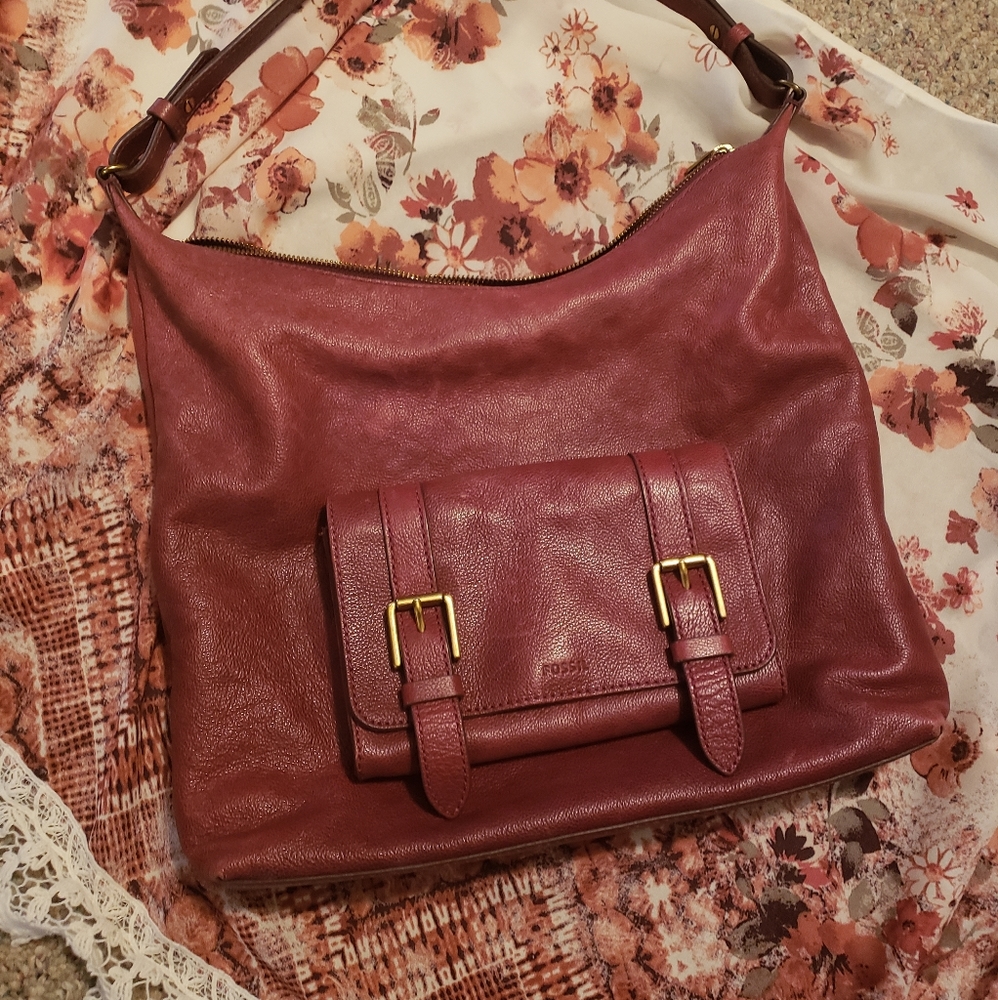 Leather Fossil burgundy bag gently used beautiful!